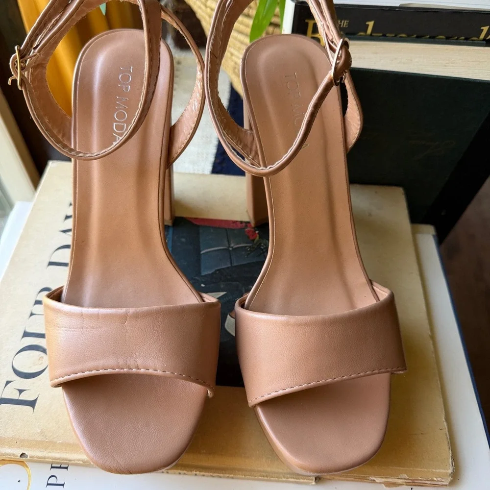 Top Moda Tan Nude Platform Block Heel Sandals Ankle Strap Womens Size 8.5